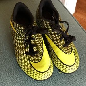 Nike soccer cleats ⚽️ sz1.5 excellent condition
